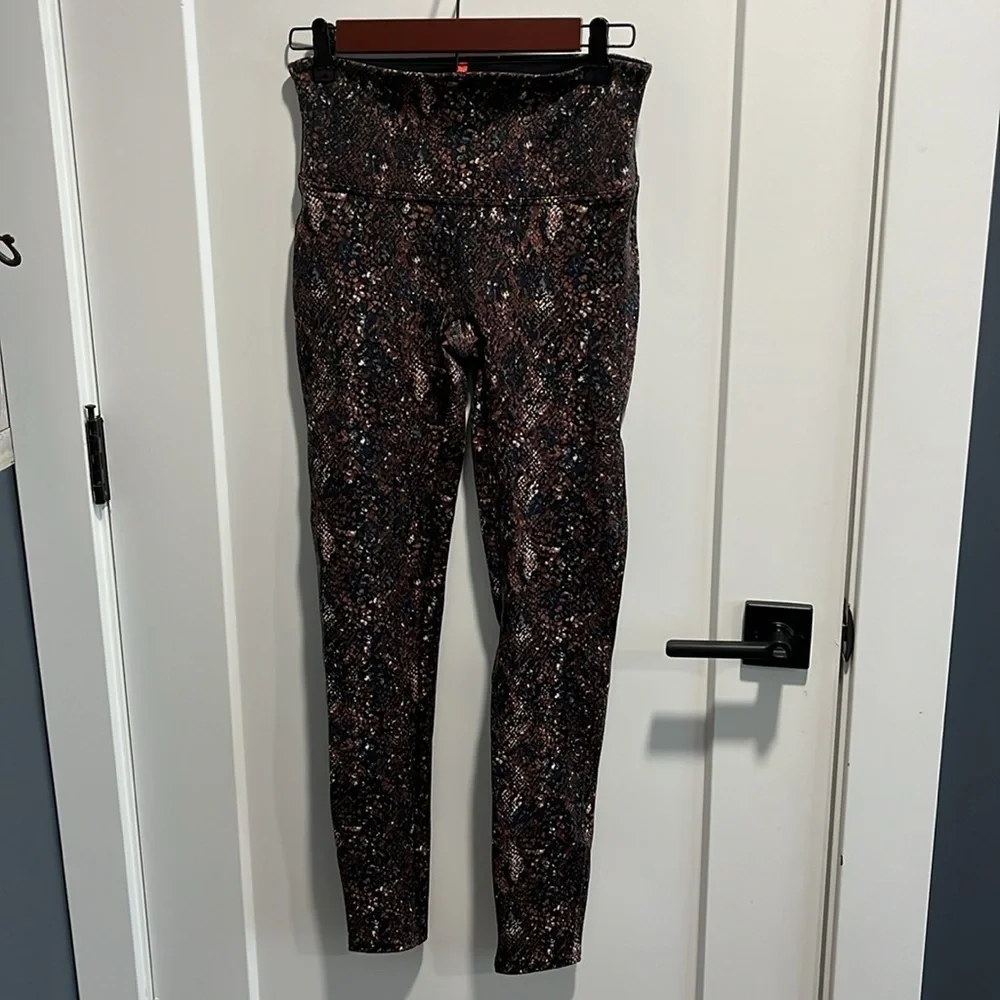 Spanx Faux Leather Snake Shine Legging Size Medium